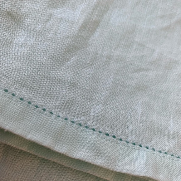 100% Linen Martha Stewart Light Green Tablecloth - Picture 3 of 4